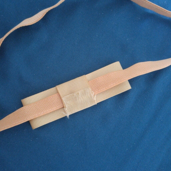 FREE w/ $20 Purchase Nude Elastic Bow Headband - Picture 3 of 4